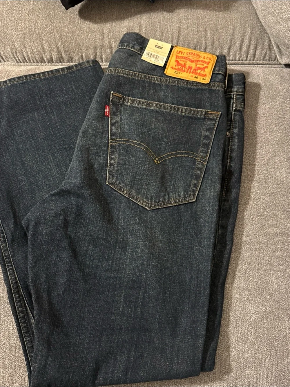 Levis pet free